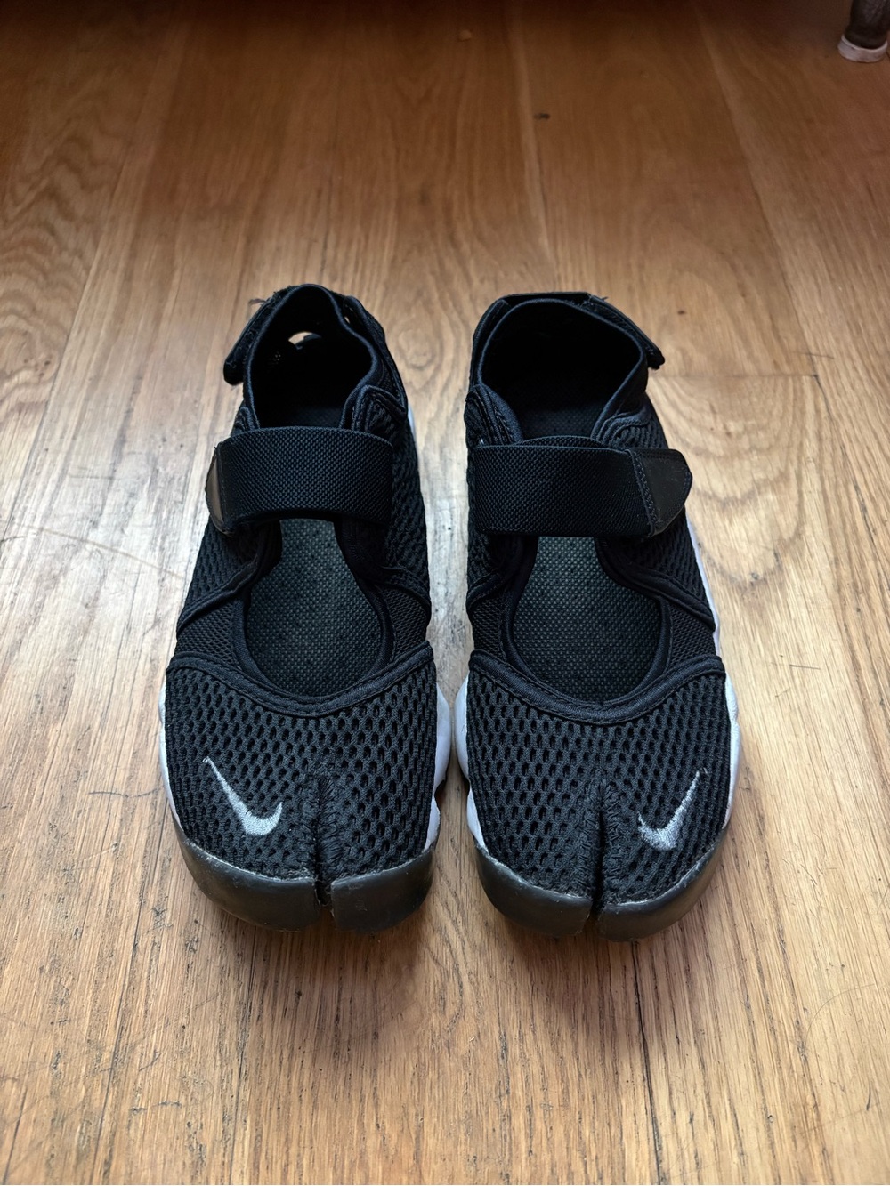 Nike Air Rifts in Black and White Size 7 - Picture 2 of 7